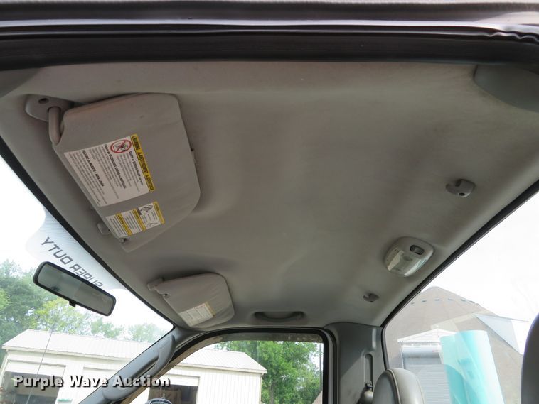 image for item DE8255 2006 Ford F350 Super Duty XL utility bed pickup truck