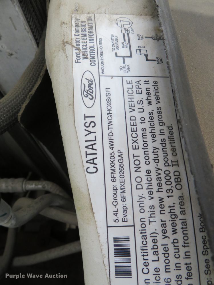 image for item DE8255 2006 Ford F350 Super Duty XL utility bed pickup truck