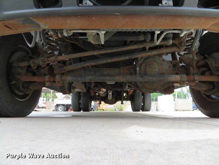 image for item DE8255 2006 Ford F350 Super Duty XL utility bed pickup truck