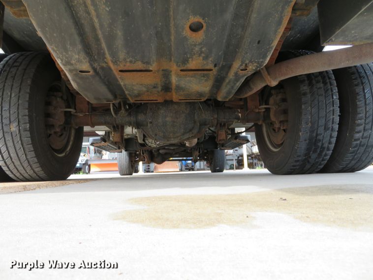 image for item DE8255 2006 Ford F350 Super Duty XL utility bed pickup truck