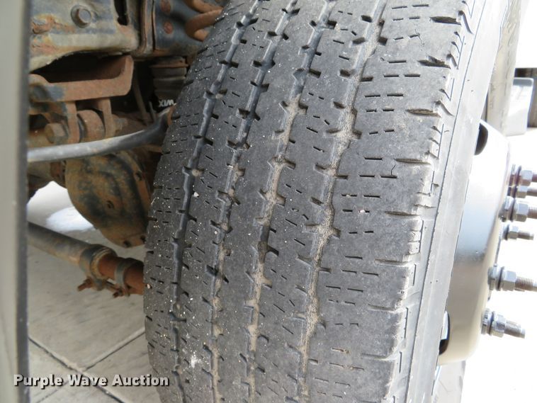 image for item DE8255 2006 Ford F350 Super Duty XL utility bed pickup truck