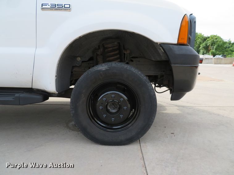 image for item DE8255 2006 Ford F350 Super Duty XL utility bed pickup truck