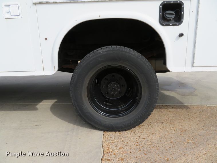 image for item DE8255 2006 Ford F350 Super Duty XL utility bed pickup truck