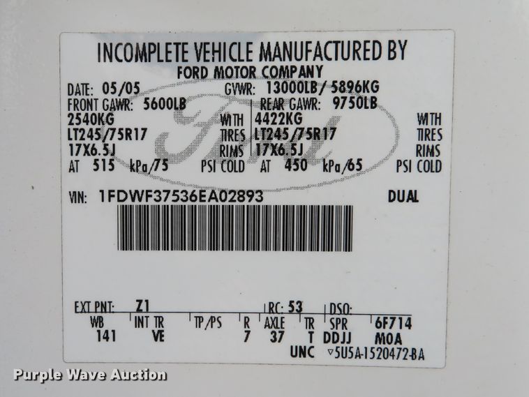 image for item DE8255 2006 Ford F350 Super Duty XL utility bed pickup truck