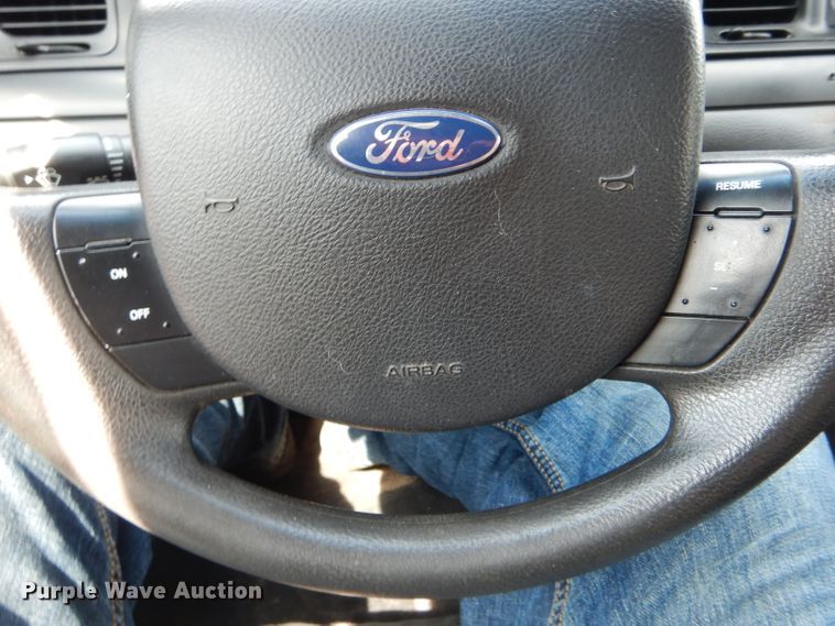 image for item DE8520 2006 Ford Crown Victoria Police Interceptor