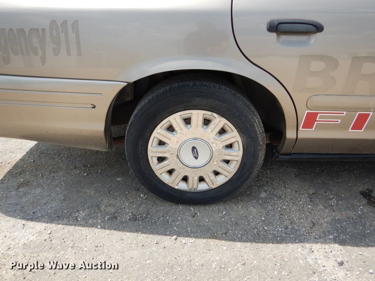 image for item DE8521 2004 Ford Crown Victoria Police Interceptor