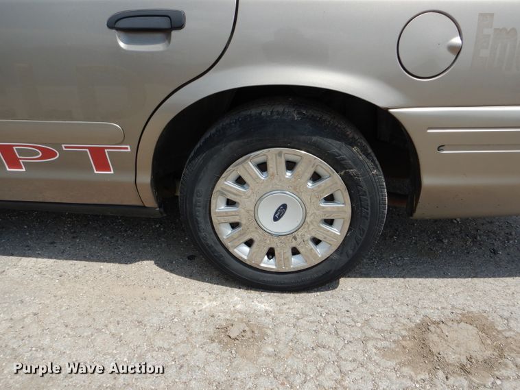 image for item DE8521 2004 Ford Crown Victoria Police Interceptor