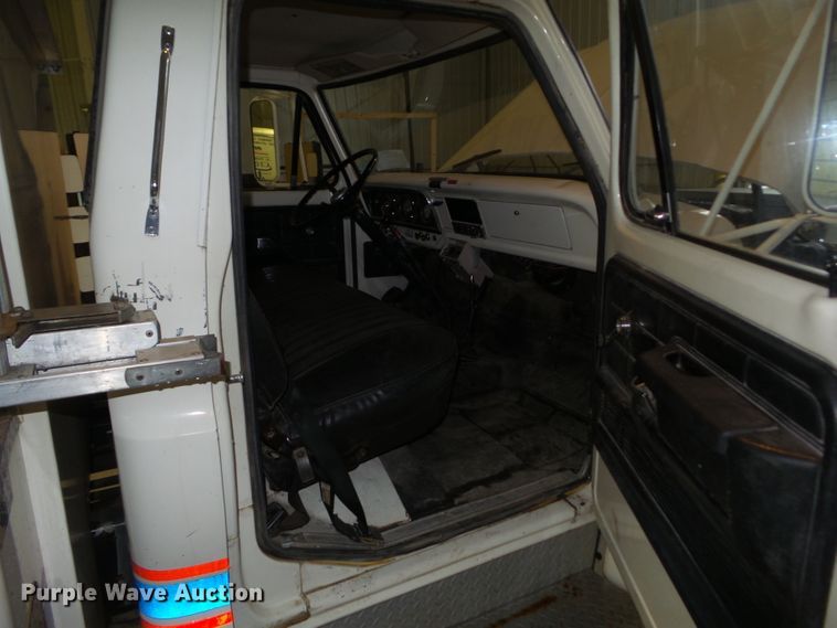 image for item DF0784 1976 Ford F750 fire truck