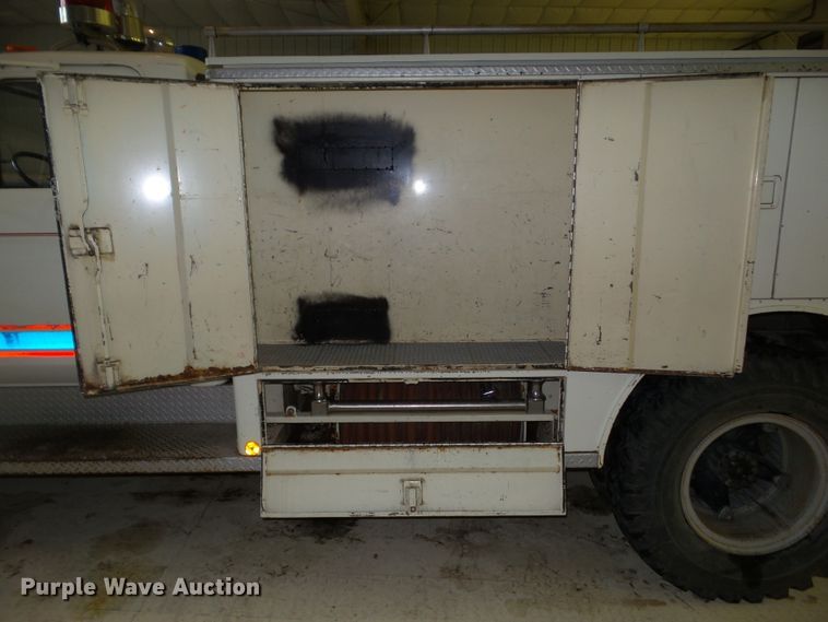 image for item DF0784 1976 Ford F750 fire truck