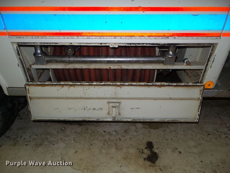 image for item DF0784 1976 Ford F750 fire truck