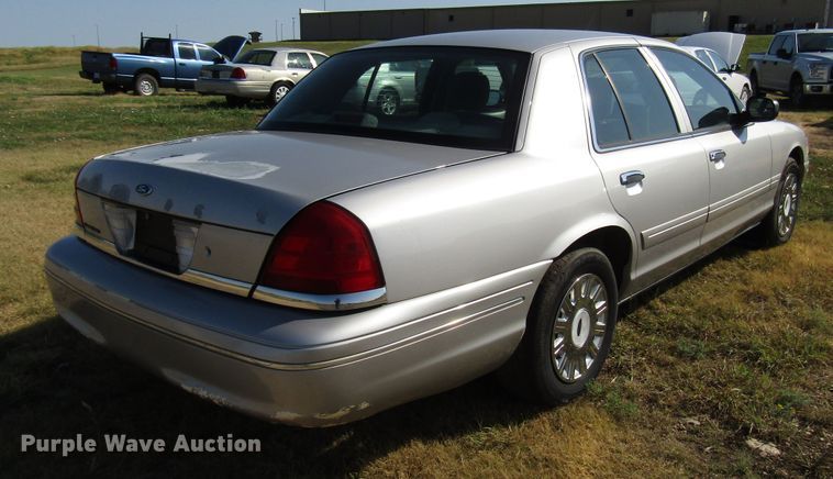 image for item DF4477 2004 Ford Crown Victoria Police Interceptor