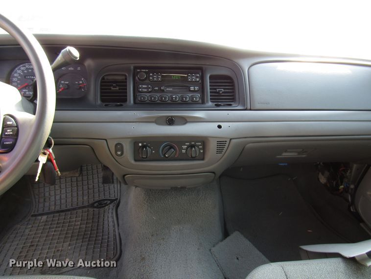 image for item DF4477 2004 Ford Crown Victoria Police Interceptor