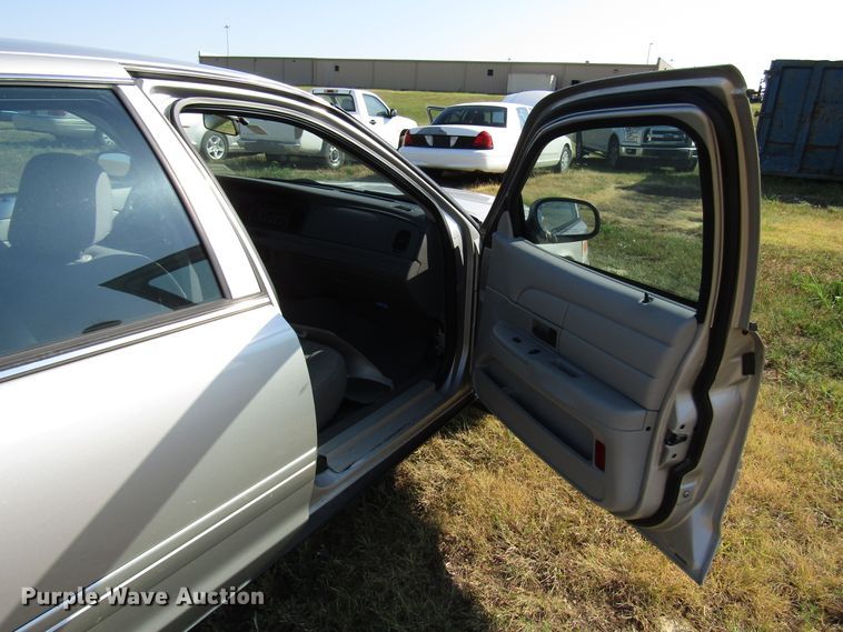 image for item DF4477 2004 Ford Crown Victoria Police Interceptor