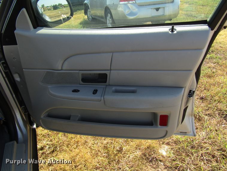 image for item DF4477 2004 Ford Crown Victoria Police Interceptor