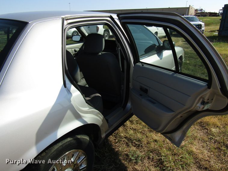 image for item DF4477 2004 Ford Crown Victoria Police Interceptor
