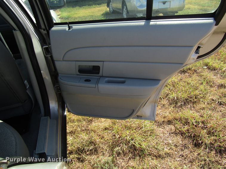 image for item DF4477 2004 Ford Crown Victoria Police Interceptor