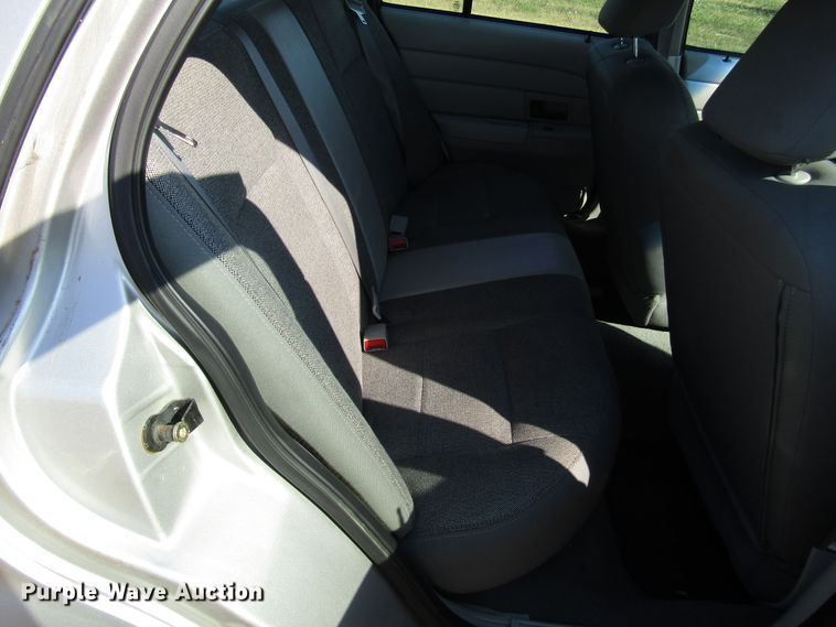 image for item DF4477 2004 Ford Crown Victoria Police Interceptor