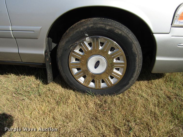 image for item DF4477 2004 Ford Crown Victoria Police Interceptor