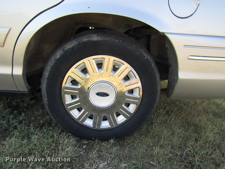 image for item DF4477 2004 Ford Crown Victoria Police Interceptor