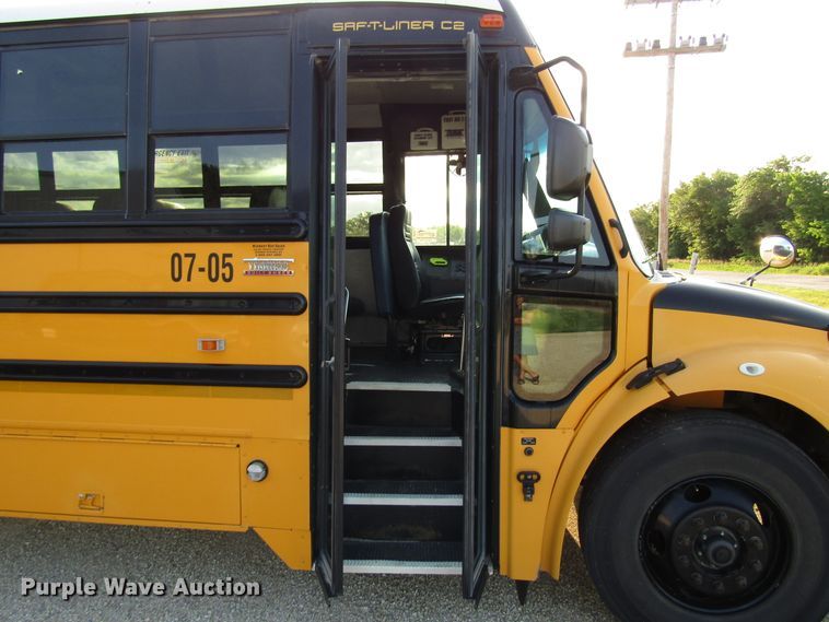 image for item DG1352 2007 Freightliner B2 Thomas school bus