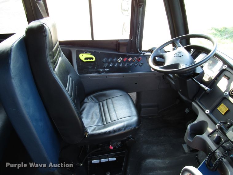 image for item DG1352 2007 Freightliner B2 Thomas school bus