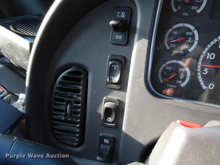 image for item DG1352 2007 Freightliner B2 Thomas school bus