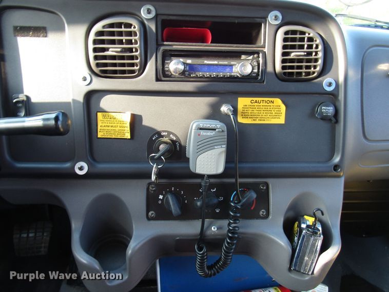 image for item DG1352 2007 Freightliner B2 Thomas school bus