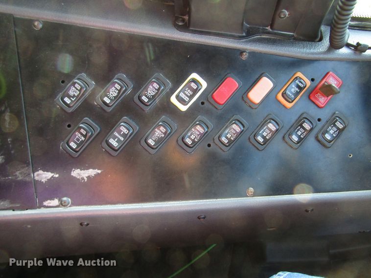 image for item DG1352 2007 Freightliner B2 Thomas school bus