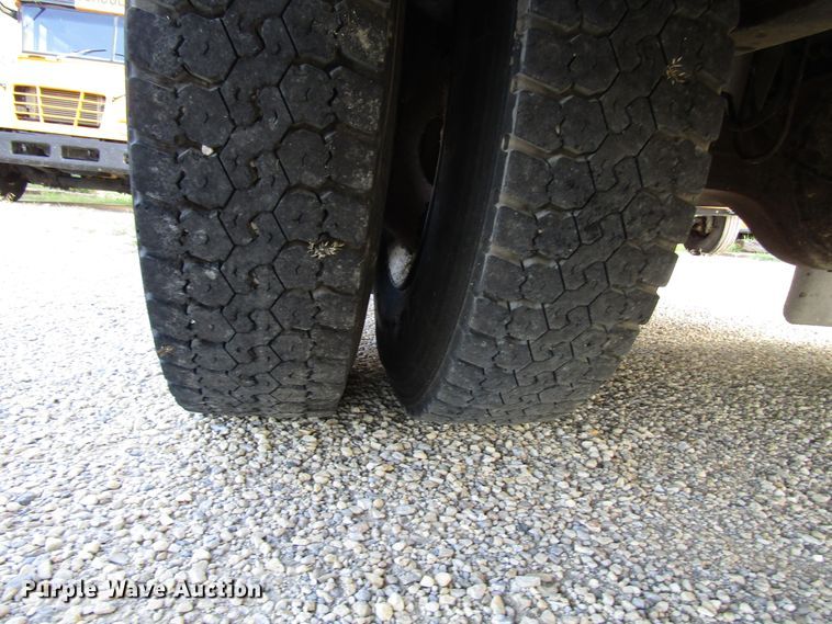 image for item DG1352 2007 Freightliner B2 Thomas school bus