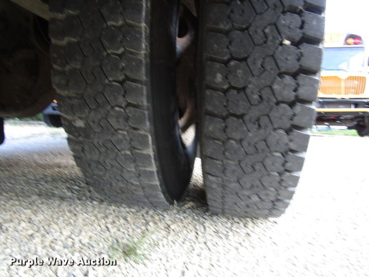 image for item DG1352 2007 Freightliner B2 Thomas school bus