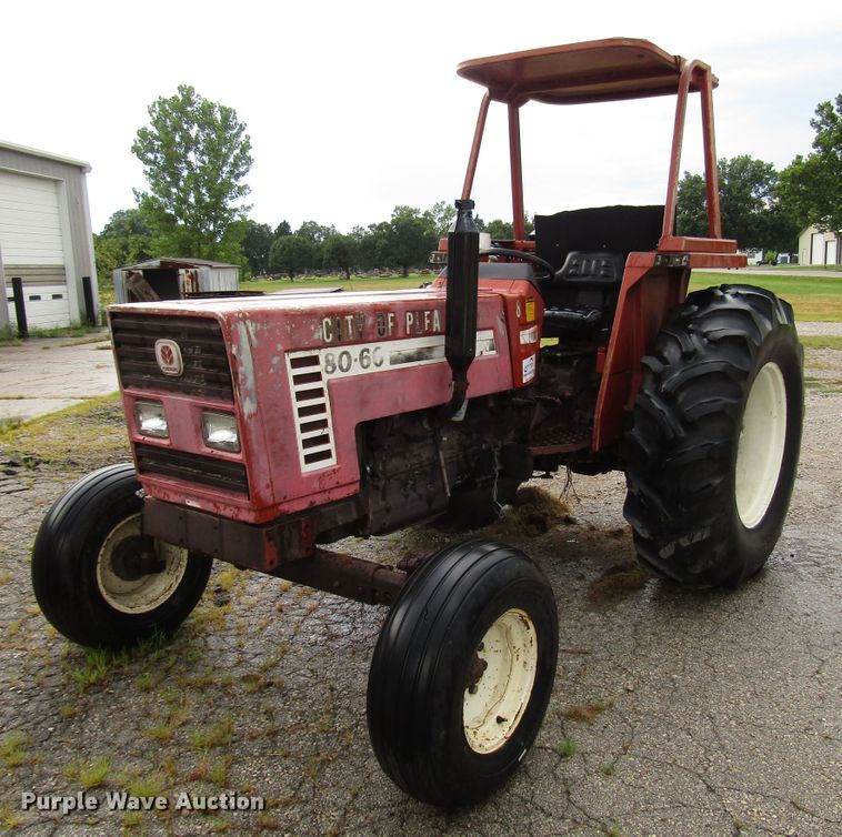 image for item DG1356 1989 Hesston 80-66 tractor