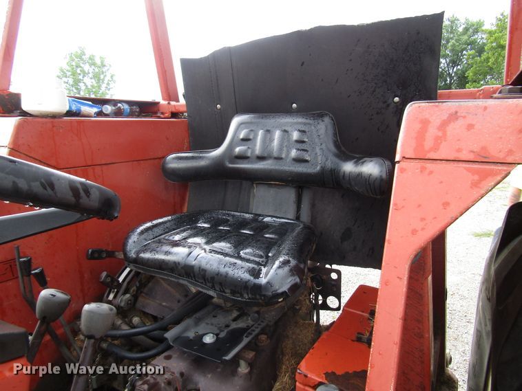image for item DG1356 1989 Hesston 80-66 tractor