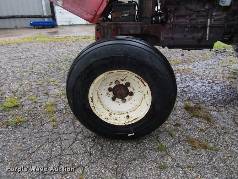 image for item DG1356 1989 Hesston 80-66 tractor