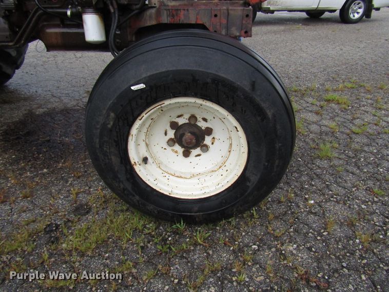 image for item DG1356 1989 Hesston 80-66 tractor