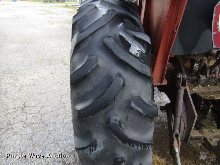 image for item DG1356 1989 Hesston 80-66 tractor