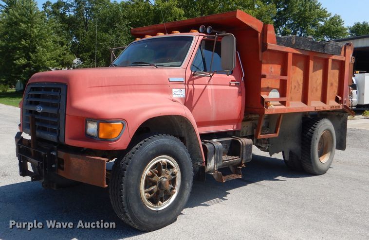 image for item DG4864 1995 Ford F80 dump truck