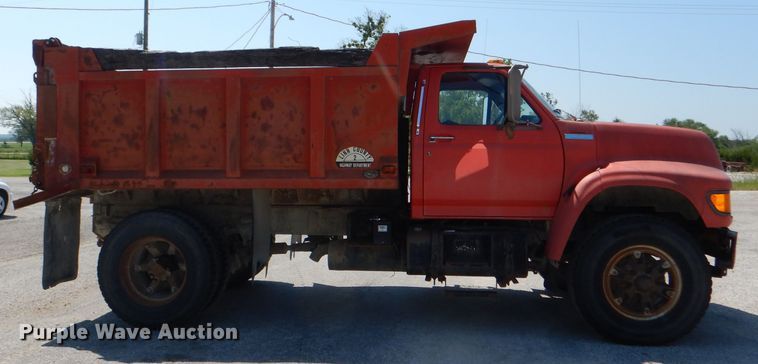 image for item DG4864 1995 Ford F80 dump truck