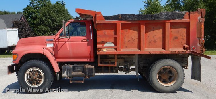 image for item DG4864 1995 Ford F80 dump truck