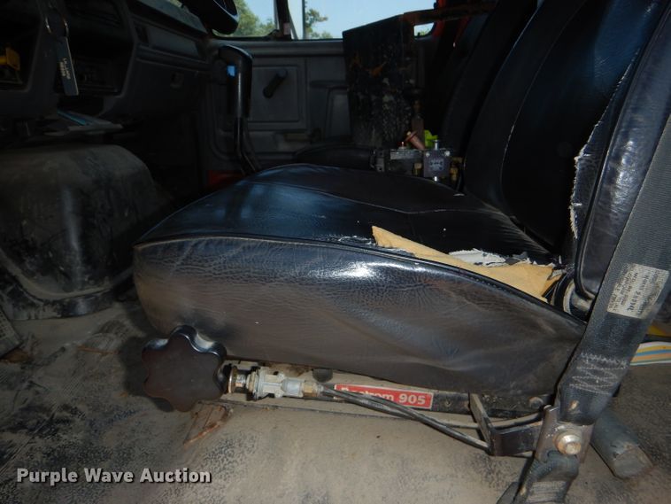 image for item DG4864 1995 Ford F80 dump truck