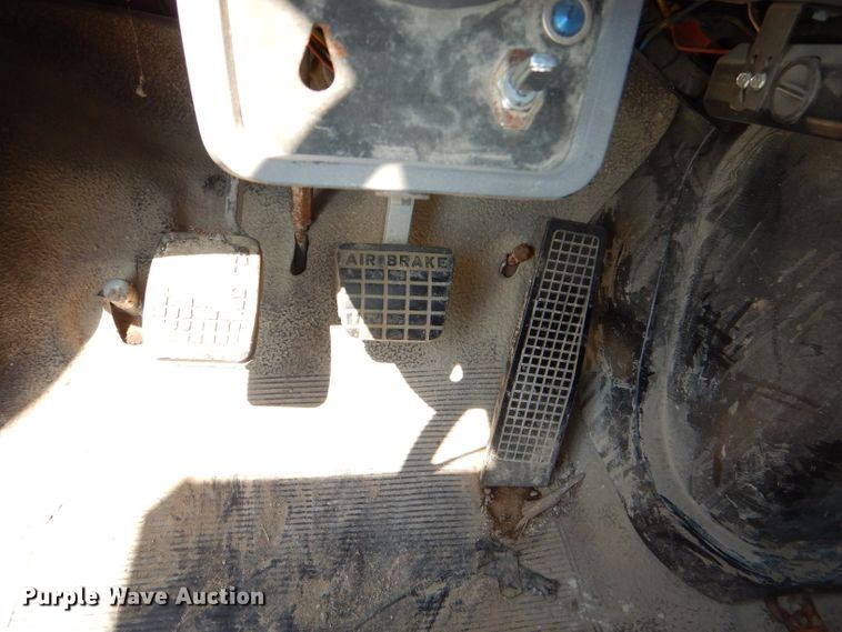 image for item DG4864 1995 Ford F80 dump truck