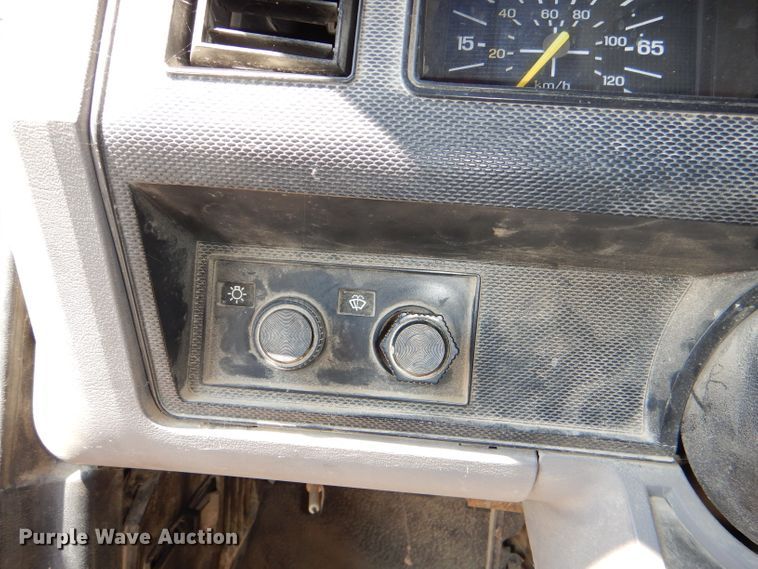 image for item DG4864 1995 Ford F80 dump truck