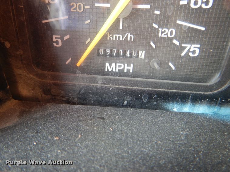 image for item DG4864 1995 Ford F80 dump truck