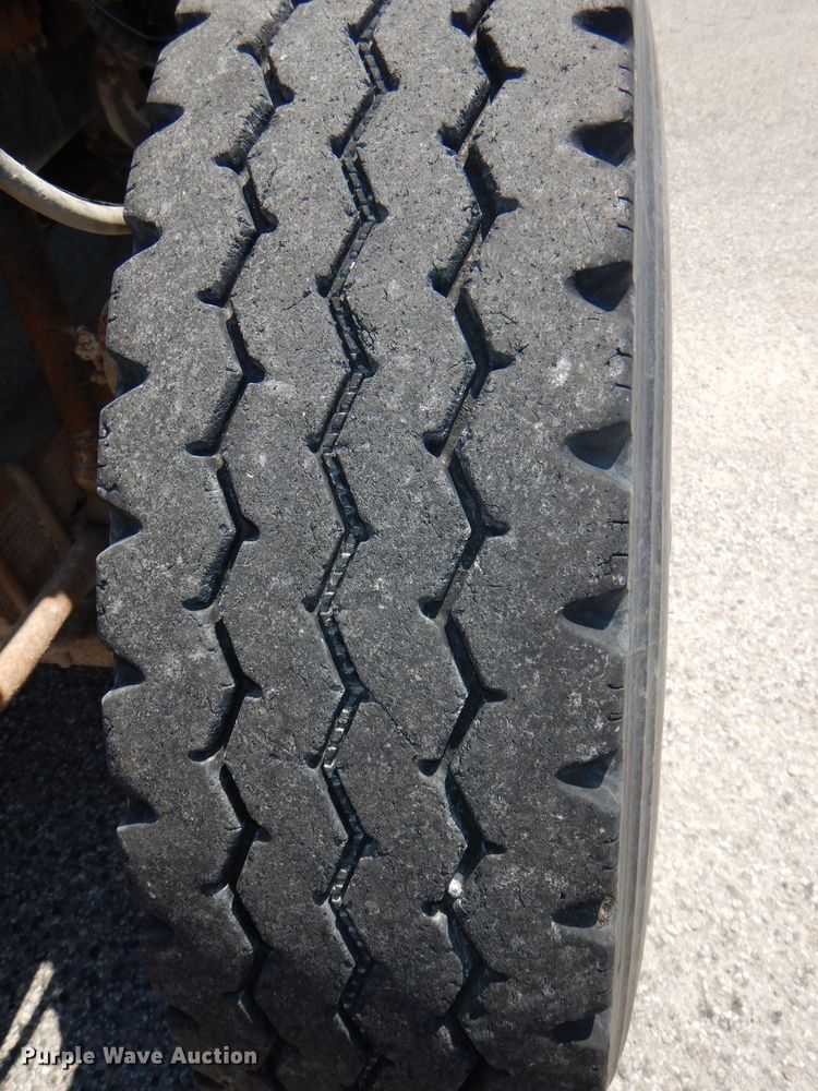 image for item DG4864 1995 Ford F80 dump truck