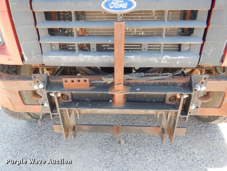 image for item DG4864 1995 Ford F80 dump truck