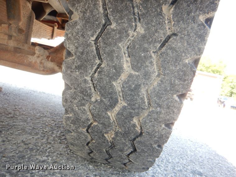 image for item DG4864 1995 Ford F80 dump truck