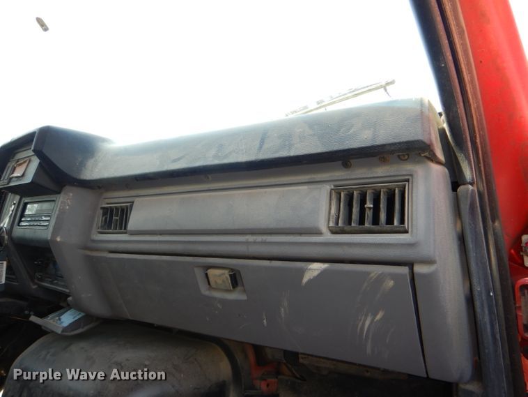 image for item DG4864 1995 Ford F80 dump truck