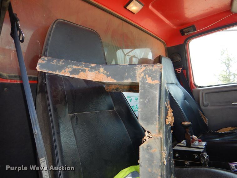 image for item DG4864 1995 Ford F80 dump truck