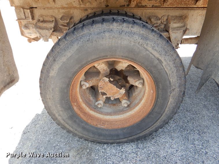 image for item DG4864 1995 Ford F80 dump truck