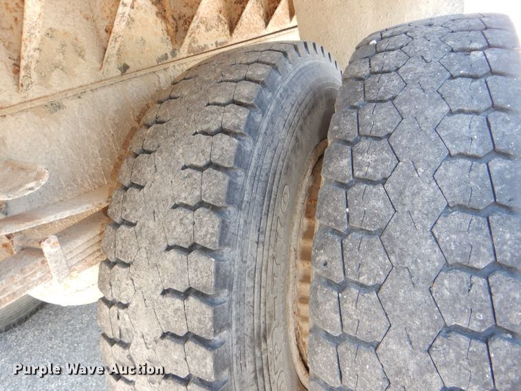 image for item DG4864 1995 Ford F80 dump truck