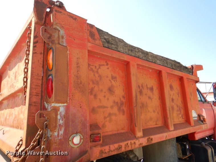 image for item DG4864 1995 Ford F80 dump truck